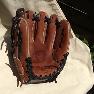 Spalding True to the Game Series I-Web 11.5-inch